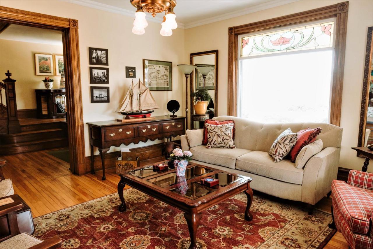 Alicion Bed & Breakfast Lunenburg Exterior photo